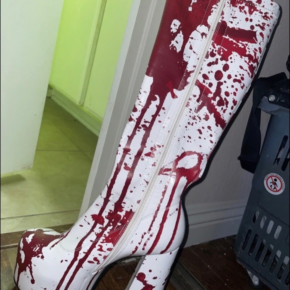 Blood splatter Gogo boots - Picture 2 of 2